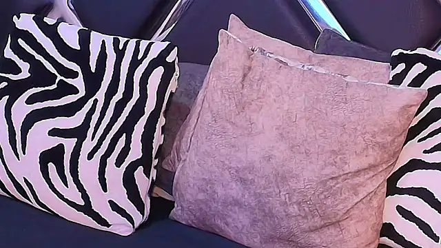 Chatroom XXX en direct de KylieMonnett