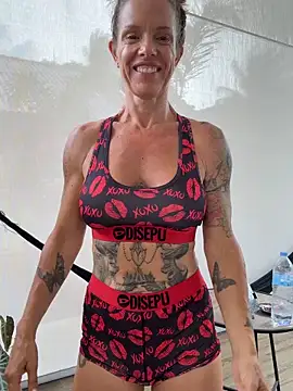 mommyselenafit_のライブXXXチャット