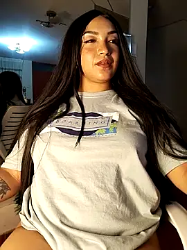 FallsForHerSmile Chat XXX live