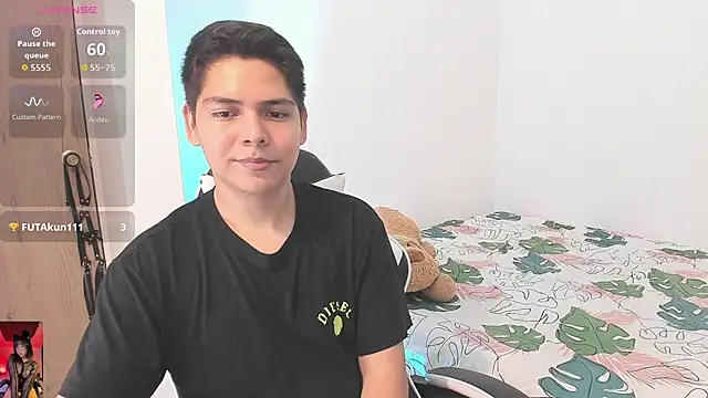 Asta_YunoXXX: διαδικτυακό σόου στην κάμερα