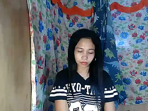 PinaySkinnyGirl's Live XXX Chat