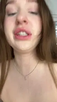 cuteeyesbaby Adlı Modelin Canlı XXX Sohbeti