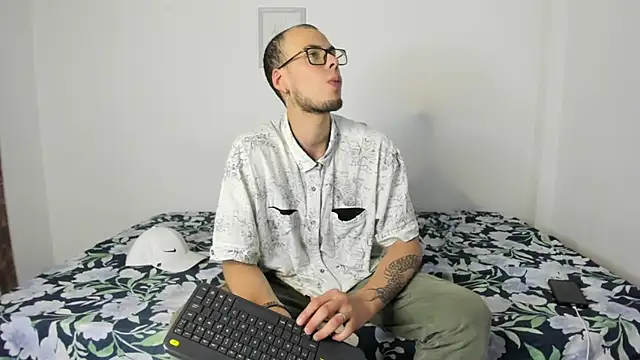 Vlad__night Adlı Modelin Canlı XXX Sohbeti