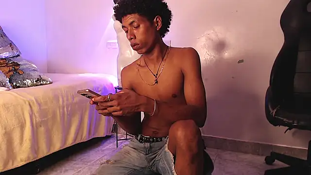 Show modela Walkers05 na web-kameri