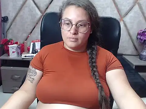 Sarah_Boobs_ Chat XXX in diretta