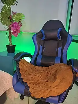 Feniix__ élő XXX-chatje