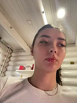 HoTMiA666 Adlı Modelin Canlı XXX Sohbeti