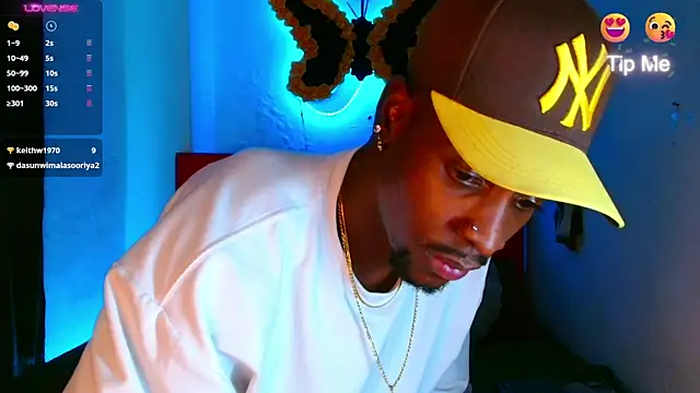 Aroonsexyboy élő XXX-chatje