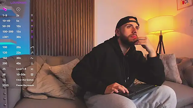 Maximo_Wolff: онлайн-секс-чат