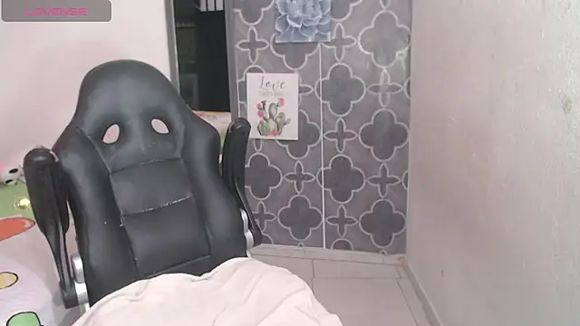 karamirror_ live XXX chat