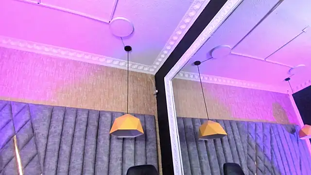 SkylerBloomm Adlı Modelin Canlı XXX Sohbeti