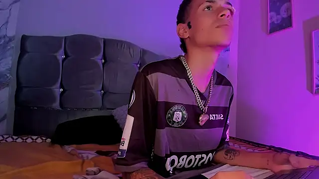 ELL_PBC élő XXX-chatje