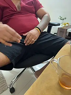 FlirtyxBoy élő XXX-chatje