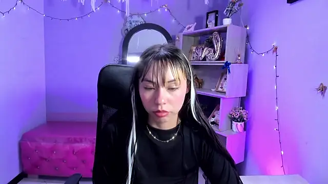 Chatroom XXX en direct de BellaLovee_