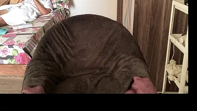 MakeMeAwareAah's Live XXX Chat