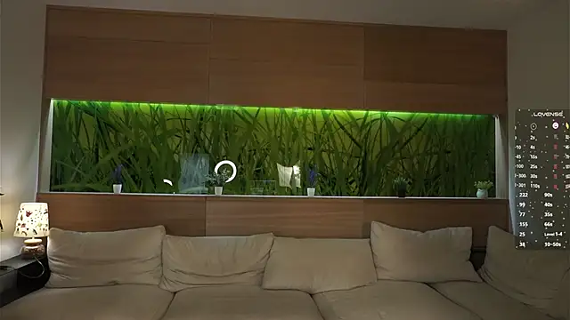 ElmaSmallman Show in webcam