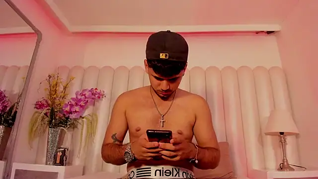 LoanBecker Adlı Modelin Canlı XXX Sohbeti