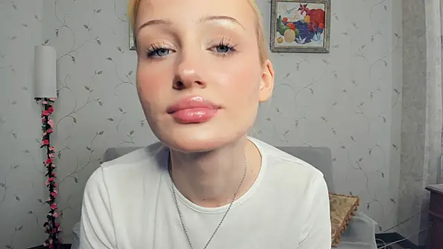 LolaStusse Chat XXX in diretta