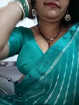 Nyra-23 在線直播表演