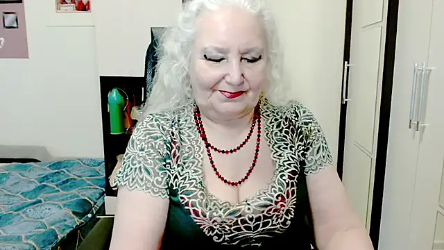 GrannyAlisa's Live XXX Chat