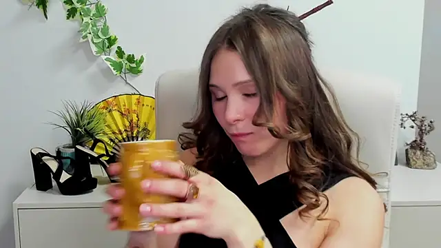 LanaLovely Chat XXX in diretta