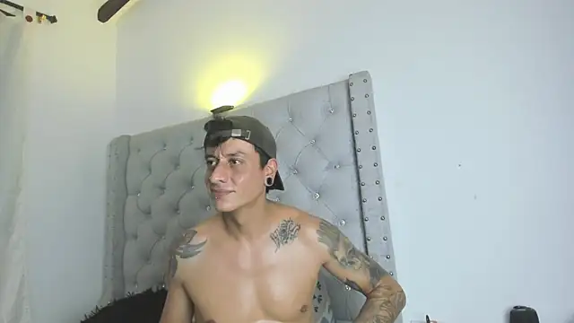 SkinnyDevil12's Webcam Show