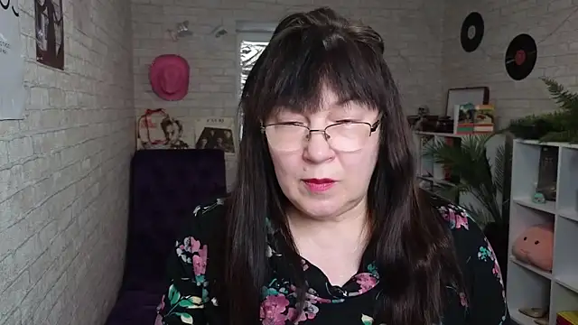 Tori_Twirl Chat XXX in diretta