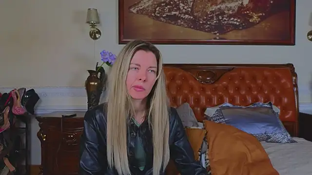 XXX chat uživo modela Real_Tini