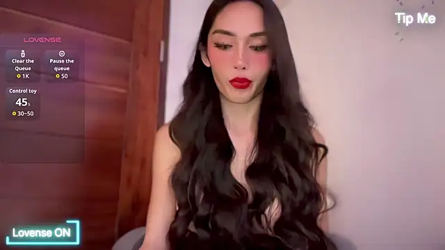 UrdreamTSgirl Adlı Modelin Canlı XXX Sohbeti