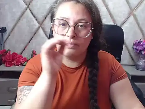 XXX chat uživo modela Sarah_Boobs_