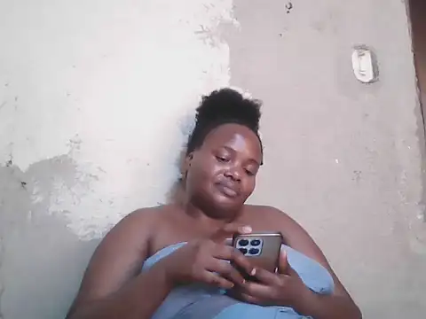 sexybigboobz Adlı Modelin Web Kamerası Şovu