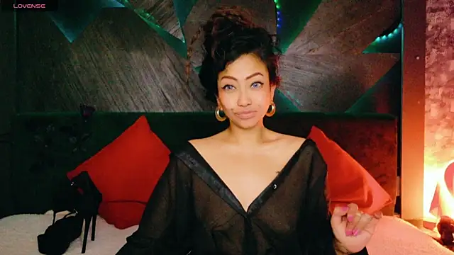 ElyaQuinn: онлайн-секс-чат