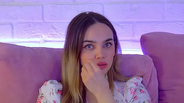 AnitaVenture Adlı Modelin Canlı XXX Sohbeti