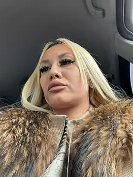 Show modela SonyaJoy na web-kameri