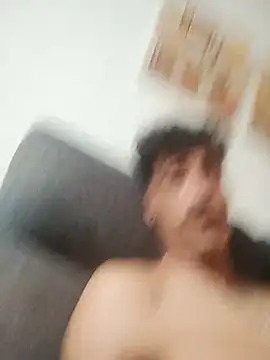 Creyes792: διαδικτυακό σόου στην κάμερα