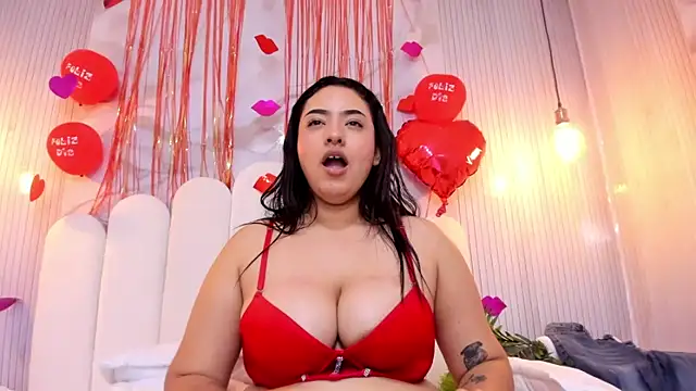 Kendall_curves Live XXX-Chat