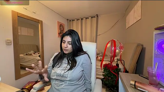 cloe_small live XXX chat