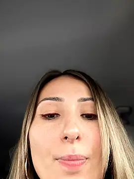 Chat +18 de Wonder_Kari ao vivo