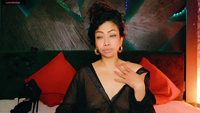 ElyaQuinn 现场XXX聊天