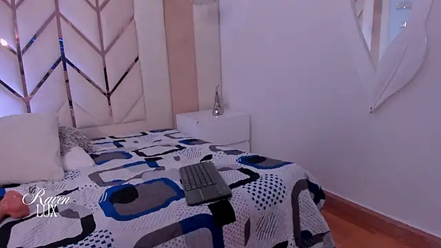 Raven_Luxx Chat XXX in diretta