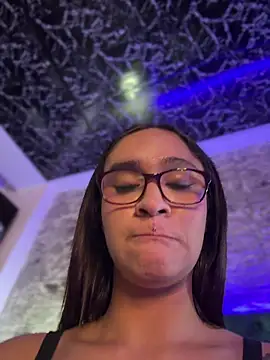 Chat XXX en directo de Isabella-Teen