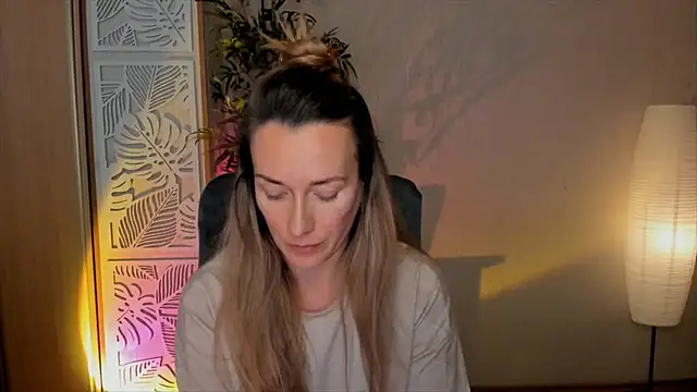 RebeccaMartinez 即時 XXX 聊天