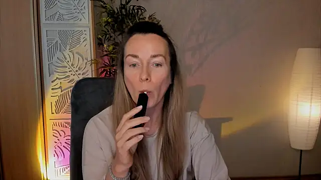 RebeccaMartinez élő XXX-chatje