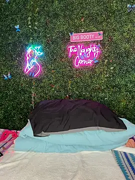 RenaThickAss Show in webcam