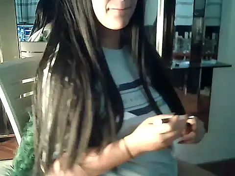 FallsForHerSmile: онлайн-секс-чат