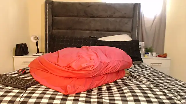 BUBBLEBUTT-CHICK Live XXX-chat