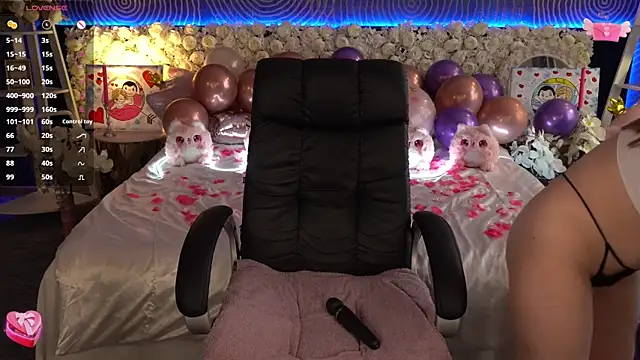 Živý XXX chat FoxyShy