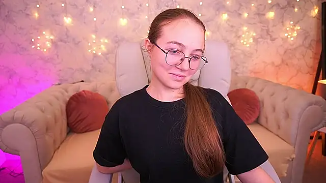 ArrinaWairr's Live XXX Chat