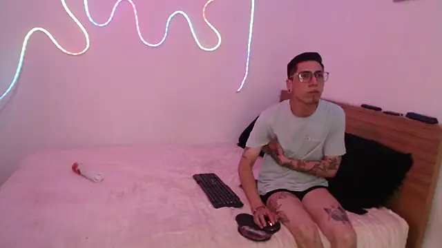 zoe-mate14's Live XXX Chat