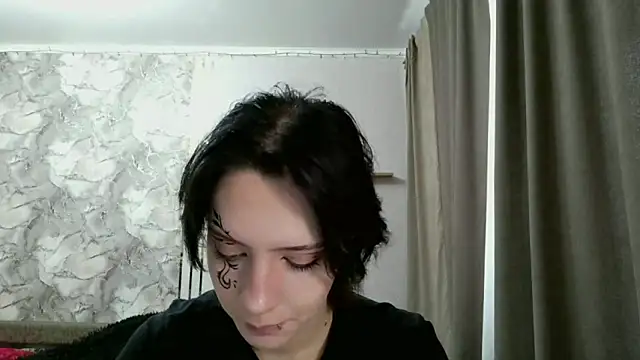 LxayBloom Adlı Modelin Canlı XXX Sohbeti